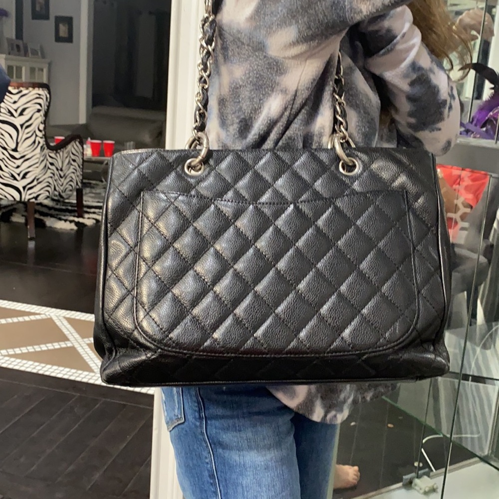 CHANEL black quilted leather tote bag - Picture 2 of 10